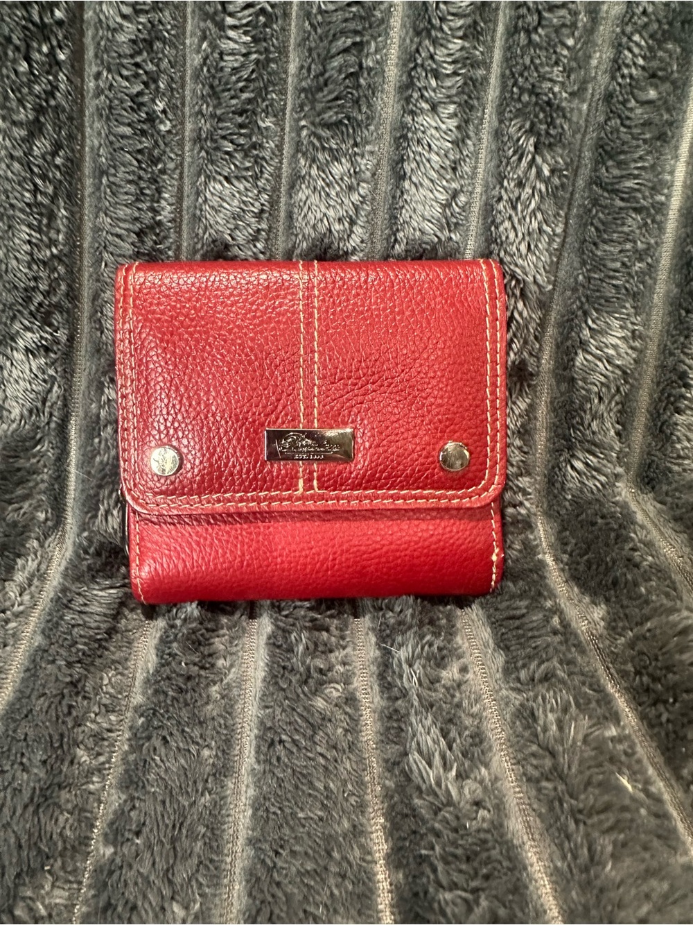 Brighton Red Pebbled Leather Wallet - Picture 2 of 8